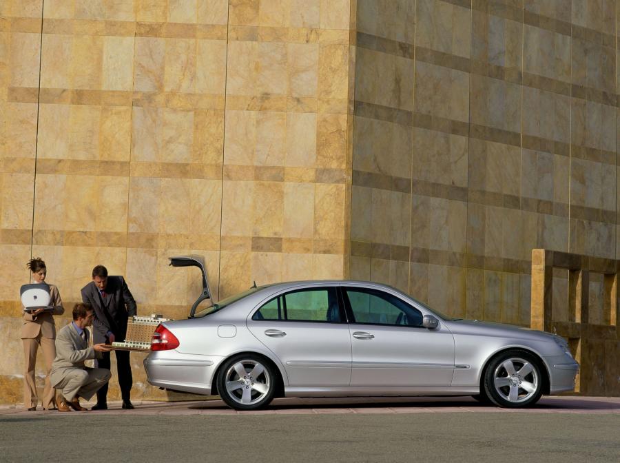  Mercedes-Benz E-Class 2002 года  (фото 367 из 448)